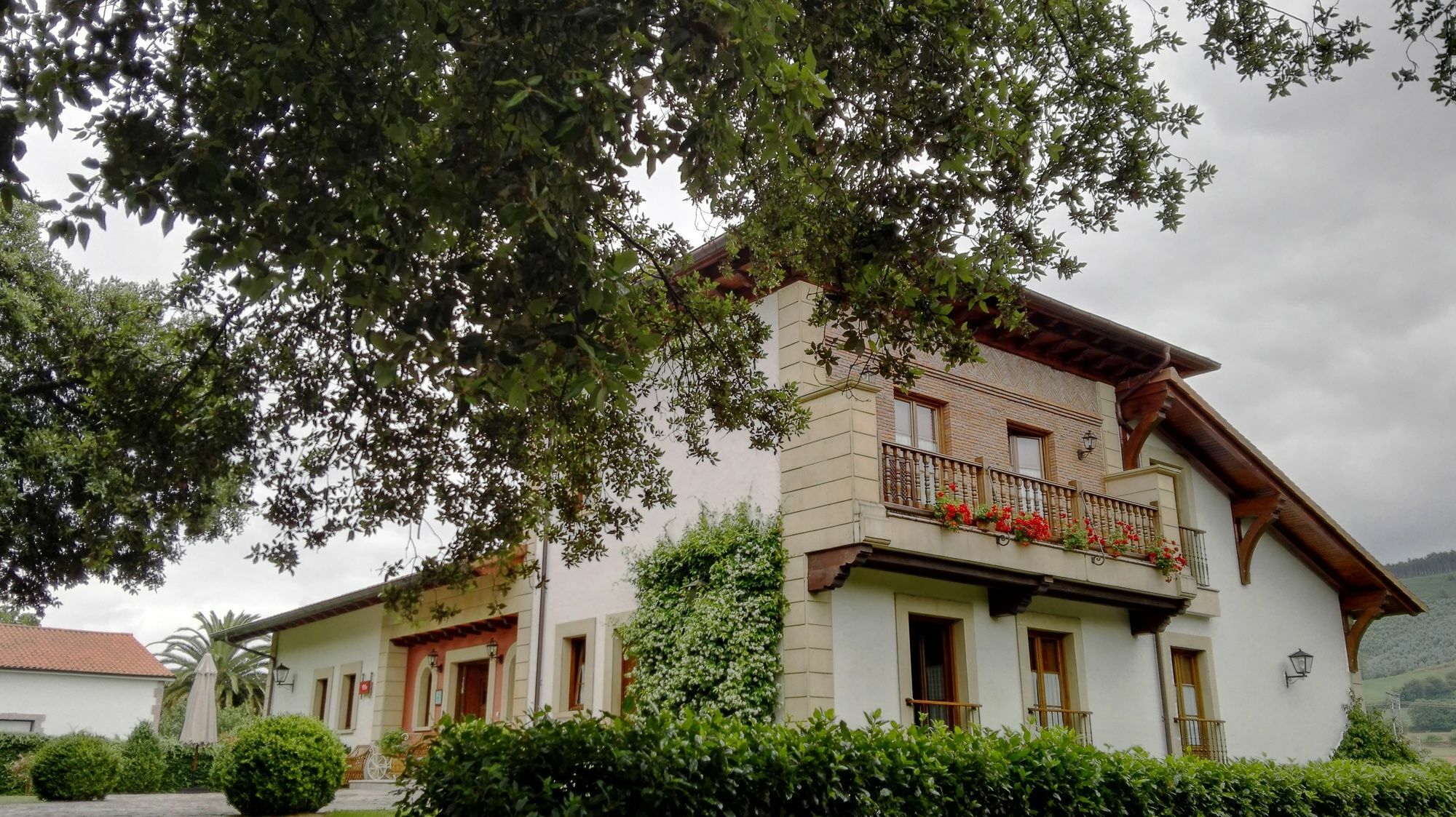Hotel Posada La Robleda (Adults Only) Arnuero Bagian luar foto